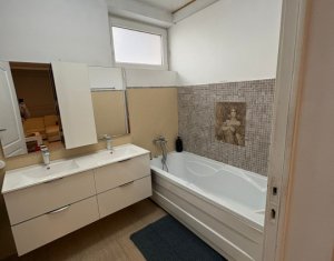 Apartament cu 3 camere, zona Tineretului