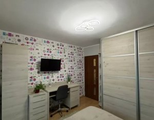 Inchiriere apartament 3 camere, zona Intre Lacuri, parcare