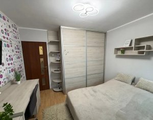 Inchiriere apartament 3 camere, zona Intre Lacuri, parcare