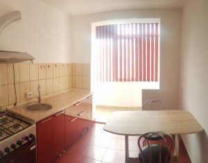 Apartament 2 camere, mobilat si utilat, cu loc parcare zona centrala