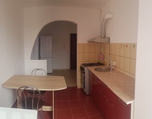 Apartament 2 camere, mobilat si utilat, cu loc parcare zona centrala