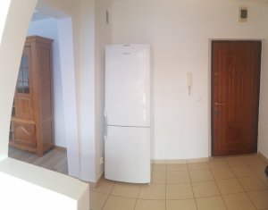 Apartament 2 camere, mobilat si utilat, cu loc parcare zona centrala