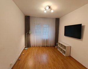 Apartament 3 camere decomandat pe Str. Aurel Vlaicu