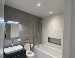 3 camere, parcare, terasa, zona strazii Traian Vuia