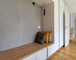 3 camere, lux, zona strazii Buna ziua