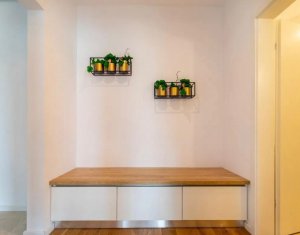 3 camere, lux, zona strazii Buna ziua