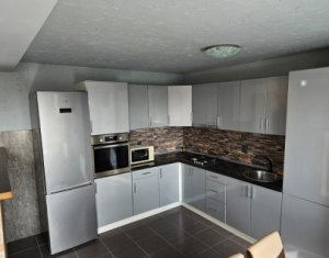 Apartament cu 3 camere, pretabil si pentru birou, apartament la casa