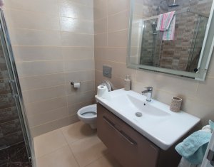 Apartament trei camere, semidecomandat, mobilat, zona BMW