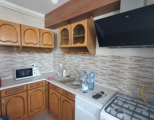 Apartament trei camere, semidecomandat, mobilat, zona BMW