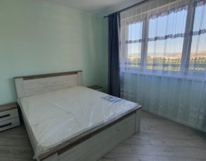 Apartament trei camere, semidecomandat, mobilat, zona BMW