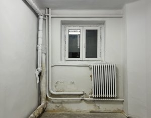 Spatiu comercial cu geamuri la str. Horea, partial demisol