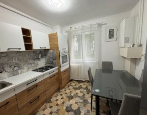 Apartament 3 camere, 2 dormitoare, 70,5 mp, logie, izolat termic