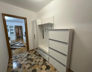 Apartament 3 camere, 2 dormitoare, 70,5 mp, logie, izolat termic