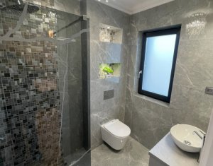 Duplex ultrafinisat, Voronet, cartier Iris, parcare, terasa, curte