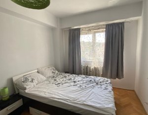 Apartament 3 camere decomandat, 87 mp, balcon, zona Piata Cipariu, Centru