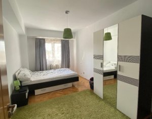 Apartament 3 camere decomandat, 87 mp, balcon, zona Piata Cipariu, Centru