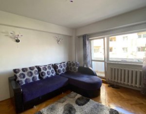 Apartament 3 camere decomandat, 87 mp, balcon, zona Piata Cipariu, Centru