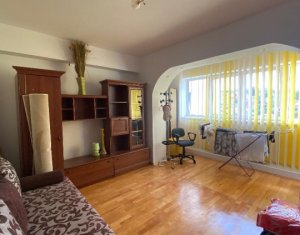 Apartament 3 camere decomandat, 87 mp, balcon, zona Piata Cipariu, Centru