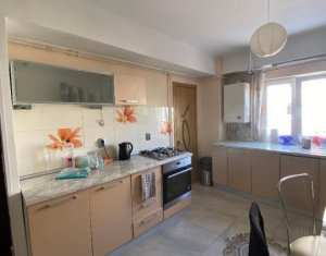 Apartament 3 camere decomandat, 87 mp, balcon, zona Piata Cipariu, Centru