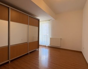 Apartament cu 3 camere, parcare, zona strazii Campului