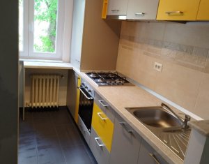 Apartament cu 3 camere, decomandat, Piata Flora