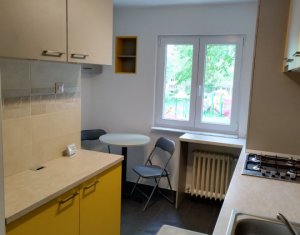 Apartament cu 3 camere, decomandat, Piata Flora