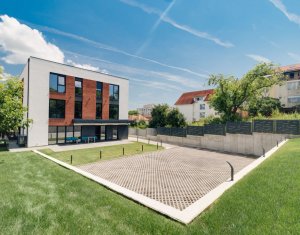 Spatiu deosebit, activitati de birou , curte si parcare proprie, zona Hermes