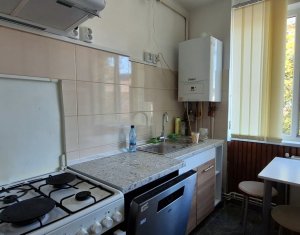 Inchiriere 2 camere semidecomandate, centru, finisate modern