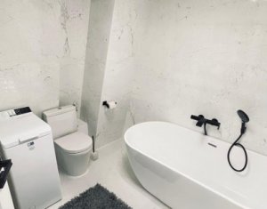 Apartament modern, 3 camere, 2 bai, balcon generos, panorama 