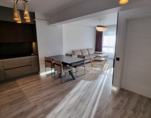 Apartament modern, 3 camere, 2 bai, balcon generos, panorama 