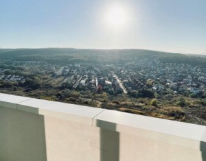 Apartament modern, 3 camere, 2 bai, balcon generos, panorama 