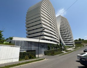 Apartament modern, 3 camere, 2 bai, balcon generos, panorama 