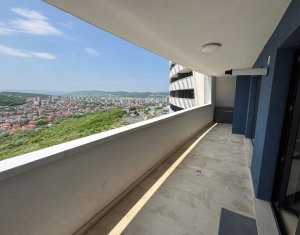 Apartament modern, 3 camere, 2 bai, balcon generos, panorama 