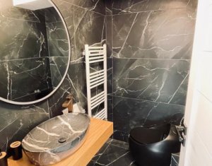 Apartament modern, 3 camere, 2 bai, balcon generos, panorama 
