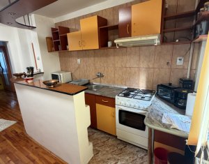 Apartament cu 3 camere în zona Mărăști