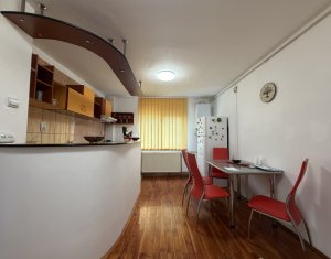 Apartament cu 3 camere în zona Mărăști