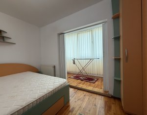 Apartament cu 3 camere în zona Mărăști