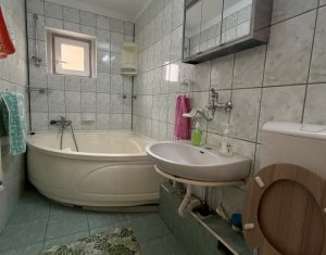 Apartament cu 3 camere în zona Mărăști