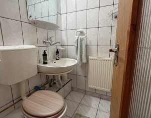 Apartament cu 3 camere în zona Mărăști