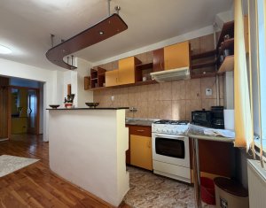 Apartament cu 3 camere în zona Mărăști