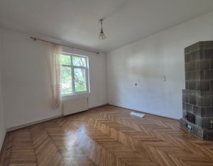 Apartament 3 camere semidecomandate, Centru, terasa, curte