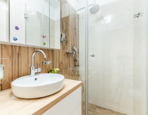 Apartament cu 4 camere si parcare in zona Platinia, cu parcare, pet friendly