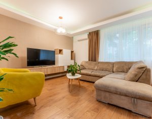 Apartament cu 4 camere si parcare in zona Platinia, cu parcare, pet friendly
