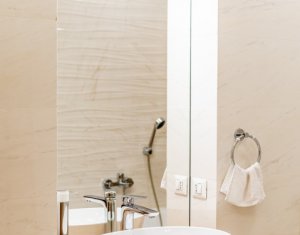 Apartament cu 4 camere si parcare in zona Platinia, cu parcare, pet friendly