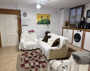 Apartament cu 3 camere decomandate in zona Semicentrala