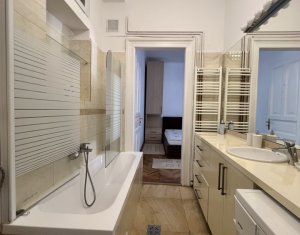 Apartament spatios 85mp, camera de zi, dormitor, 2 bai, pta Muzeului 