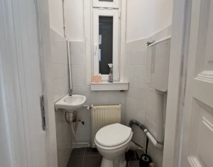 Apartament spatios 85mp, camera de zi, dormitor, 2 bai, pta Muzeului 