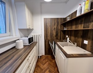 Apartament spatios 85mp, camera de zi, dormitor, 2 bai, pta Muzeului 