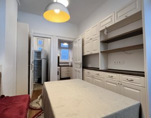 Apartament spatios 85mp, camera de zi, dormitor, 2 bai, pta Muzeului 