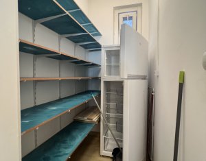 Apartament spatios 85mp, camera de zi, dormitor, 2 bai, pta Muzeului 